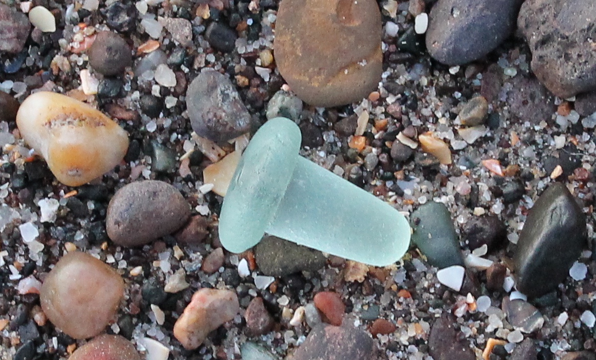 Sea glass bottle stopper